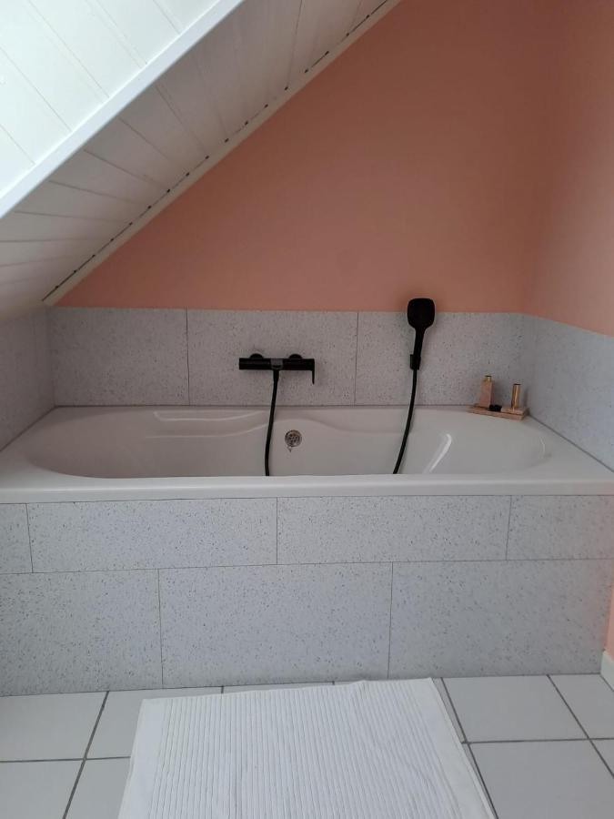 Le Louis Vakantiehuis Lanaken Esterno foto